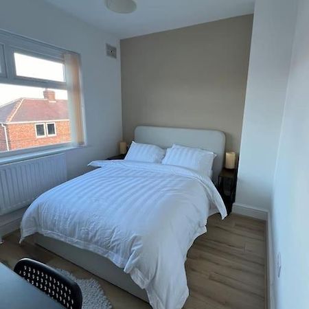 Whole House Modern Two Bedroom In Newcastle - Free Parking ภายนอก รูปภาพ