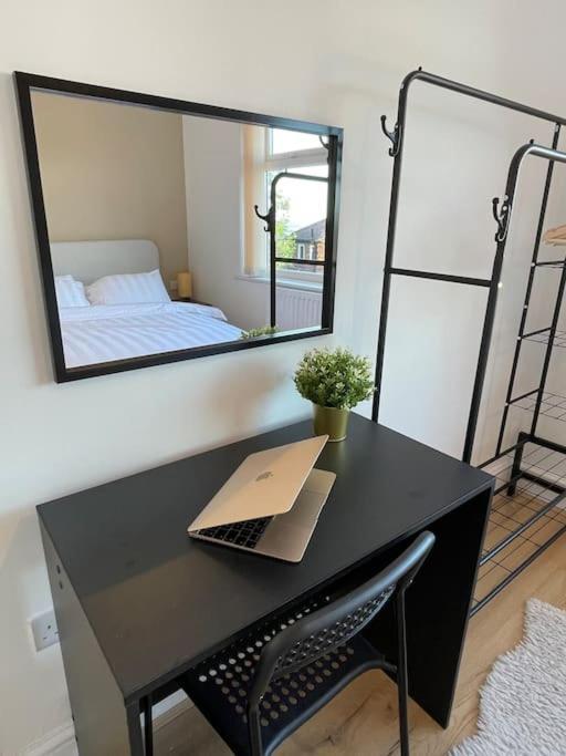 Whole House Modern Two Bedroom In Newcastle - Free Parking ภายนอก รูปภาพ