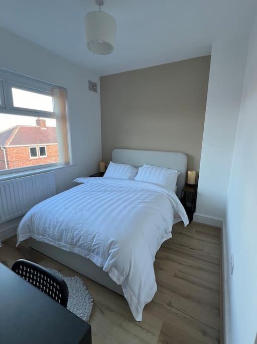 Whole House Modern Two Bedroom In Newcastle - Free Parking ภายนอก รูปภาพ