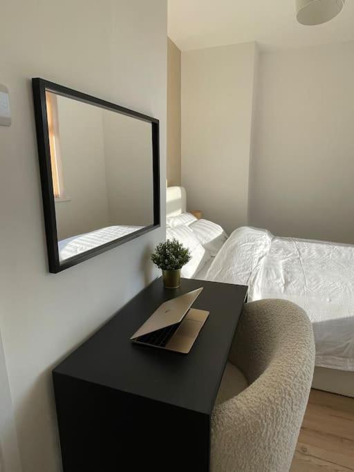 Whole House Modern Two Bedroom In Newcastle - Free Parking ภายนอก รูปภาพ