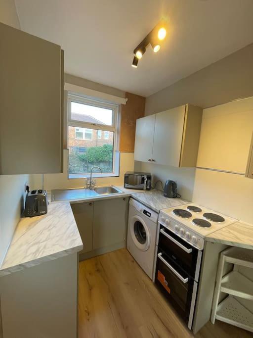 Whole House Modern Two Bedroom In Newcastle - Free Parking ภายนอก รูปภาพ